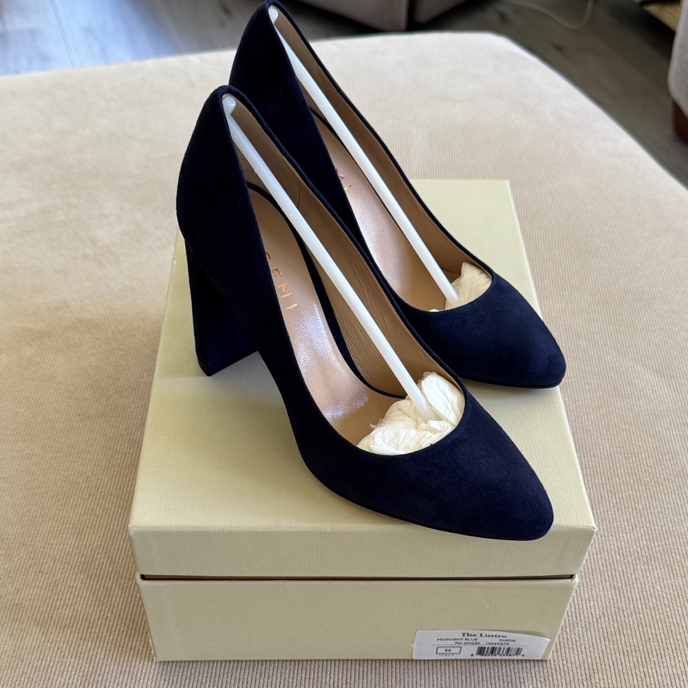 Chic Navy Suede Heels